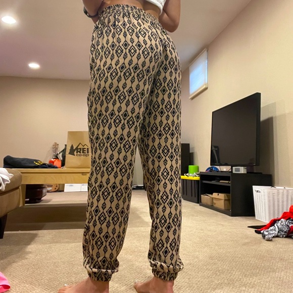 Persaya Tribal Print Flow Pant - Picture 2 of 3